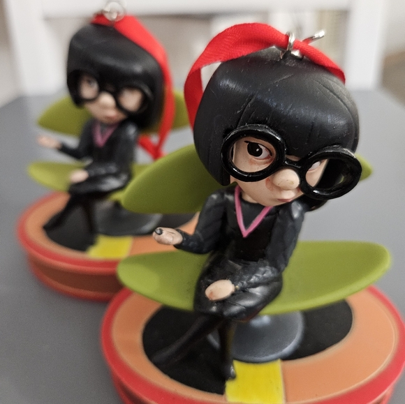 The Incredibles Edna Ornament - Picture 2 of 2